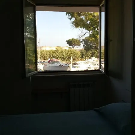A La Vue: Shared Bath With Ac Near Fiera Di Roma Fiumicino