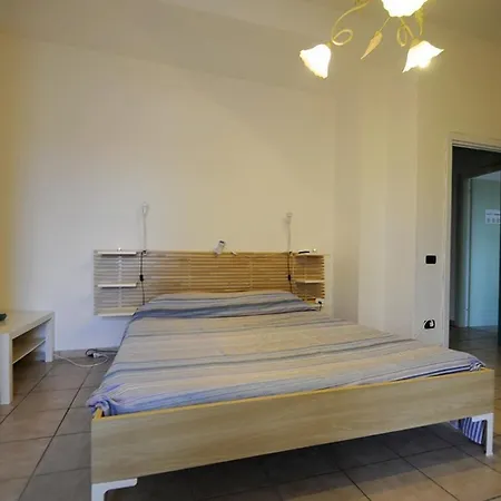 A La Vue: Shared Bath With Ac Near Fiera Di Roma Guest house Fiumicino