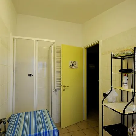 A La Vue: Shared Bath With Ac Near Fiera Di Roma Fiumicino