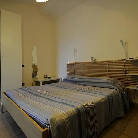 A La Vue: Shared Bath With Ac Near Fiera Di Roma Guest house Fiumicino