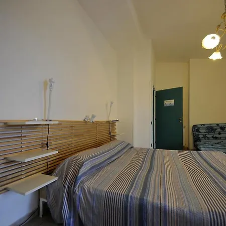 Guest house A La Vue: Shared Bath With Ac Near Fiera Di Roma *