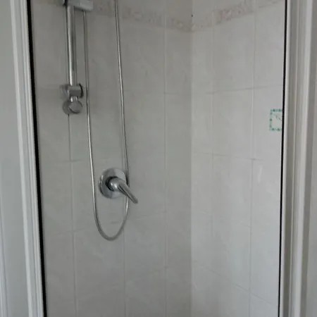Guest house A La Vue: Shared Bath With Ac Near Fiera Di Roma *