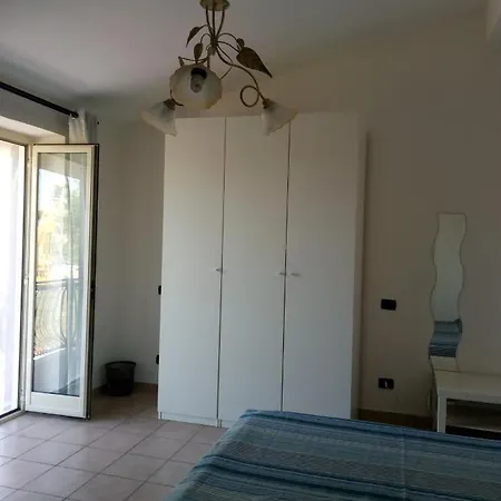 A La Vue: Shared Bath With Ac Near Fiera Di Roma Fiumicino