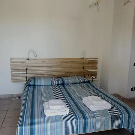 A La Vue: Shared Bath With Ac Near Fiera Di Roma *