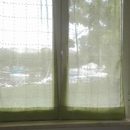 A La Vue: Shared Bath With Ac Near Fiera Di Roma