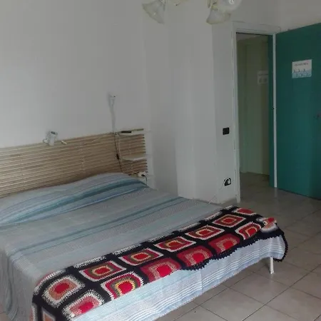 Guest house A La Vue: Shared Bath With Ac Near Fiera Di Roma