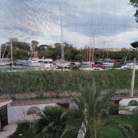 A La Vue Bagno Condiviso Shared Both2piano No Lift No Navetta A Pagamento Aria Condizionata Ed Extra Bed 3 Minuti A Piedi Da Bus Per Fiera Di Roma *