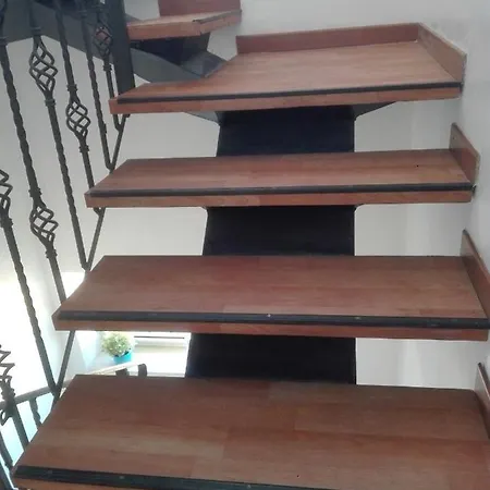 A La Vue Bagno Condiviso Shared Both2piano No Lift No Navetta A Pagamento Aria Condizionata Ed Extra Bed 3 Minuti A Piedi Da Bus Per Fiera Di Roma