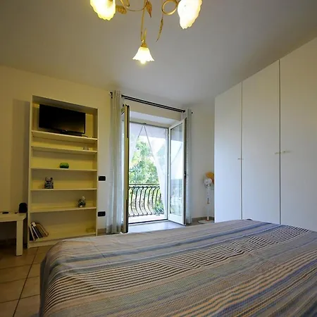 Guest house A La Vue: Shared Bath With Ac Near Fiera Di Roma Fiumicino