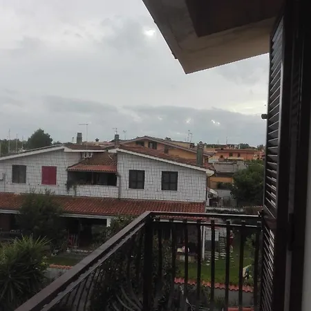 Pensión A La Vue Bagno Condiviso Shared Both2piano No Lift No Navetta A Pagamento Aria Condizionata Ed Extra Bed 3 Minuti A Piedi Da Bus Per Fiera Di Roma Fiumicino
