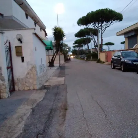 A La Vue Bagno Condiviso Shared Both2piano No Lift No Navetta A Pagamento Aria Condizionata Ed Extra Bed 3 Minuti A Piedi Da Bus Per Fiera Di Roma Pensión *